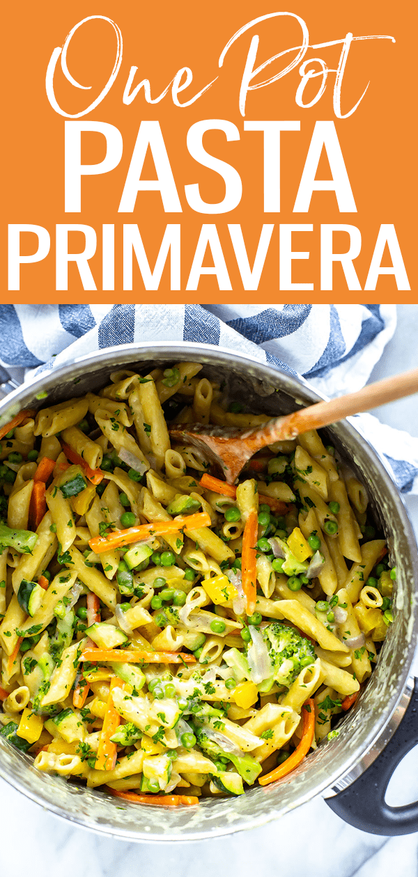 This One Pot Pasta Primavera is a 30-minute dinner that's packed with fresh vegetables and an easy creamy parmesan sauce. #pastaprimavera #onepotpasta