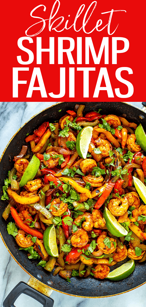 These Skillet Shrimp Fajitas come together in just one pan for minimal clean up, take 10 minutes to cook and are PACKED with flavour! #skilletrecipes #shrimpfajitas