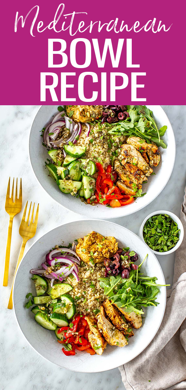 This Easy Mediterranean Bowl is going to become your next favourite lunch! It's got quinoa, chicken, roasted red peppers, hummus and more. #mediterraneanbowl #mealprep